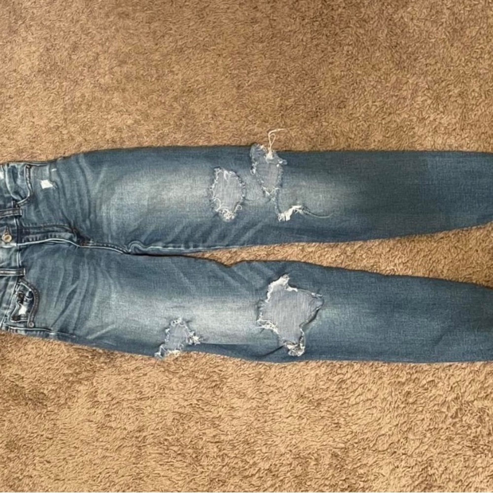 American Eagle ripped by the sides